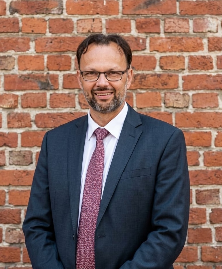 Dr Maciej Ziętek